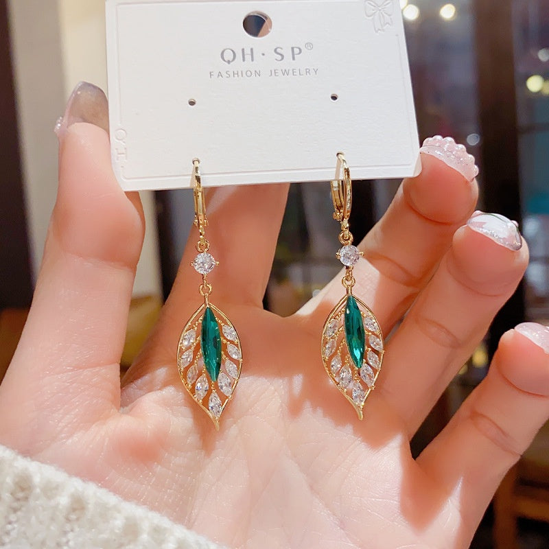 Brinco Luxury com Brilhantes (COMPRE 1 PAR LEVE 3)