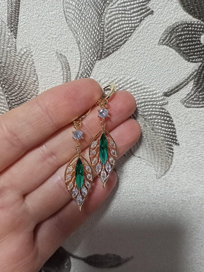 Brinco Luxury com Brilhantes (COMPRE 1 PAR LEVE 3)