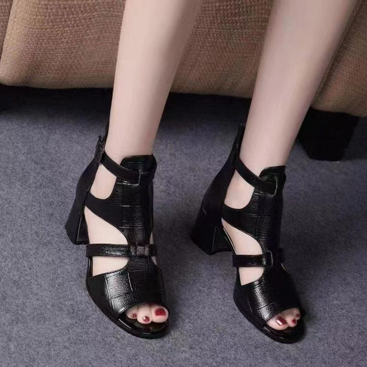 Sandália Gladiadora em Couro Roma [COMPRE 1 LEVE 2 PARES]